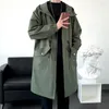 Trench da uomo 2022 Capispalla solido Elegante di media lunghezza con cappuccio Cappotto militare Maschile Primavera Autunno Giacca a vento allentata con cerniera Uomo Q48