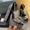 P Últimas sandálias de plataforma de strass 13mm salto grosso deslizante dedo aberto sandálias de designer de luxo sapatos femininos cinta vestido de jantar bombas KMVI