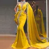 Robes décontractées Gold Party Col Haut Perlé Strass Sirène Robe De Bal Cape Manches Longues Satin Arabe Dubaï237z