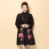 Kvinnors trenchrockar kinesiska v￥rh￶sten vintage kvinnor broderi blomma lila r￶da svart l￥nga kappa kvinnor gr￶na glittrar 5xl elegant