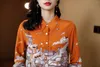 Blusas femininas sofisticadas, especialmente bonitas, para todas as estações, laranja amora, seda, pintadas à mão, impressão de edifícios, blusa feminina OL Workwear, camisa superior