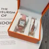 Yeni lüks kadın saati İki parçalı titanyum çelik hediye kutusu paketi zarif tarzıyla ünlüdür