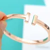 New 316L Steel Cuff Bracelet Bracelet زوجين Love T للرجال للنساء الأوروبي كلاسيكي أساور المصمم المجوهرات 222222222222222
