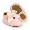 Primeiros caminhantes nascidos sapatos de bebê menino menina clássico bowknot borracha sola anti -vislip pu de vestido walker berço 221107