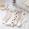 Socken Strumpfwaren Japanische Süße Frauen Rote Erdbeere Koreanischer Stil Blumen Crew Kawaii Baumwolle Harajuku Kuh T221102