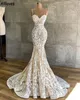 Cinghie senza spalline Abiti da sposa a sirena in pizzo vintage Fodera champagne Abiti da sposa senza maniche Corte dei treni Arabia Saudita Dubai Plus Size Vestidos De Novia CL1388