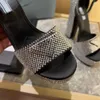 P Últimas sandálias de plataforma de strass 13mm salto grosso deslizante dedo aberto sandálias de designer de luxo sapatos femininos cinta vestido de jantar bombas KMVI