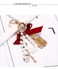 창조적 인 수제 다이아몬드 향수 병 키 체인 펜던트 패션 합금 Bow Knot Pearl Bag Keychains 보석 액세서리