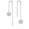 Boucles d'oreilles pendantes Real. Bijoux en argent sterling 925 à tirer à travers l'enfileur de chaîne de fleurs longue GTLE279