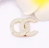 23SS Lüks Marka Tasarımcıları Mektuplar Broşlar Ünlü Kadınlar 18K Altın Kaplama Broş Takım Pin Moda Mücevher Accessorie Düğün Hediyesi
