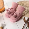 Eerste wandelaars babyschoenen met zachte zool plus fluwelen niet -slip vloer sokken bowknot pompom peuter dikke warme waterdichte enkel laarzen 221107