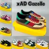 Luxury Xad Gazelle Sneaker Mens Casual Shoes White Black Leather Vete Suede Blue Pink Velvet Beige Ebony Canvas Fashion Low Men Women Designer Sneakers Trainers