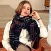 Bandane Sciarpa scozzese a righe 2022 Autunno e inverno Caldo frange da strada europee americane Imitazione cashmere femminile