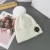 Ny fascinerande lyxhatt stickad hatt skalle vinter unisex hattar kashmir brev avslappnad utomhus par mode julklapp flerf￤rgad alternativ