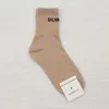 Chaussettes Bonneterie Chaussettes Côtelées Femmes Chaussette Conception Lettre Femme Coton Chaussettes Solide Casual Sox Filles Doux Printemps Été Mode Sports Coréens Sokken T221102