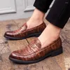 Chaussures habill￩es hommes sociaux ￩l￩gants cr￩ateurs de mode en cuir formel oxford chaussure chaussure plate brune rouge noir