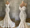 Cinghie senza spalline Abiti da sposa a sirena in pizzo vintage Fodera champagne Abiti da sposa senza maniche Corte dei treni Arabia Saudita Dubai Plus Size Vestidos De Novia CL1388