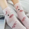 Chaussettes Bonneterie Femmes Fuzzy 2022 Nouvel Hiver Polaire De Corail Chaud Drôle Animal De Bande Dessinée Épaissir Confortable Fille Style Maison T221102