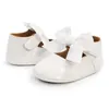 Primeiros caminhantes nascidos sapatos de bebê menino menina clássico bowknot borracha sola anti -vislip pu de vestido walker berço 221107