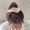 毛皮のヘアクリップレディースぬいぐるみバレットファッションブランドバレットレタートライアングルバッジヘアアクセサリー