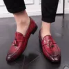 Chaussures habillées Red Red Spoul's Men's Mands Designer de luxe Crocodile Cuir Men Slip sur les plats mocassin doux Forme