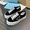 Top avec boîte Nylon Low Tops Chaussures Double Roue Baskets Pour Femmes Chunky Semelle Texturée Noir Blanc Plate-Forme Sneaker Casual Voyage Partie