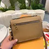 Marka Luxurys Erkekler askılı çanta Crossbody Kadın Kozmetik Kılıf Çanta Bayanlar Cüzdan Unisex Omuz Çantaları Cüzdanlar Hediye