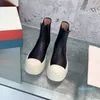 Designer de luxo Mulheres Botas de tornozelo Moda de couro genu￭no cor mista mulher mulher curta pista de bota de roupa plataforma plataforma cuias femininas botas de combate sapatos feminino 2023