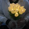 Dekorative Blumen LED-Licht verwelken nicht, gefälschte Tulpen-Blumen-Arrangement-Tischdekoration für Hochzeit