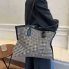 バッグバッグ女性キャンバスゲルトットバッグマイノリティデザイン新しいシンプルな大容量ワンショルダーアームピットバックパック財布