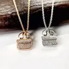 Högkvalitativ halsbandsdesigner smycken halsband för kvinnor guldlås hängande män elegant silverkedja med box256s2924284