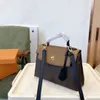 Totes Cross Body Lockme Ever BB Tote Mini borsa da lavoro per donna Borsa a mano di lusso con chiusura a spirale Design con patta grafica Cerca forma a tracolla con catena