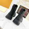 Damen-Ruby-Flachstiefel aus Leder mit Plattform, Chelsea-Stiefel, klobige Martin-Stiefel, modische Stiefeletten mit Kreis-Signatur. Hochwertig