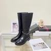Bottes au genou nouvelles bottes de créateur bottines à fermeture éclair latérale pour femmes bottes à cuissardes à chaîne en métal bottes hautes à carreaux bottes de mode en cuir bottes d'extérieur en cuir de veau noir