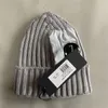 Berretti utility in lana merino extra fine, logo con una lente, berretti da uomo, cappelli da donna caldi lavorati a maglia per esterni, cappello unisex