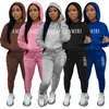 Winter Tracksuits 여성 2 피스 바지 세트 의상 편지 편지 인쇄 브러시 러진 긴 소매 후드 풀오버 및 레깅스 벌크 아이템 도매 로트 의류 K10625