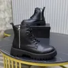 Berühmte Wintermarke Herren-Kampfstiefel aus gebürstetem Leder, Re-Nylon, recyceltes, emailliertes Metall, dreieckige Stiefeletten, Monolith-Sohle, knöchellanger Stiefel im Wanderstil, EU 38–45