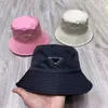 diseñador Pescador sombrero para el sol carta de color sólido sombrero de cubo temperamento casual cien tomar un par de gorras de viaje Gorra de moda de jardín sombreros de cubo de lujo