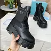 Prad Designer Boots Ankel Mart Booties Leather Nylon Löstbrupt påse Bootie Militärinspirerade stridsskor Size 35-45 Pradda HT3C