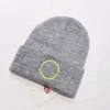 Ll varm uppenbarelse mössa damer vinter stickade hatt mode varma hattar bekväm sport cap beanie med broderad logo282s