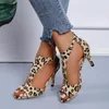 Zapatos de vestir 2022 Mujeres Oficina Bombas Open Toe Tacones finos Sandalias Leopardo Moda con estilo