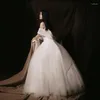 Vêtements ethniques princesse fée dos nu longueur au sol A-ligne robes en tulle blanc exquis robes de mariée à épaules dénudées