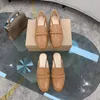 Kledingschoenen ontwerper klassieke gladde lederen flats vrouwen comfortabele platte hak ronde tenen buckle lefu schoenen baotou damesschoen