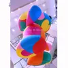 Gonflables publicitaires Videurs gonflables personnalisés élevés annonçant un ours de dessin animé arc-en-ciel suspendu ou debout pour la promotion d'un centre commercial en plein air