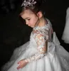 ゴージャスなレースアップリケビーズのビーズフラワーガールドレス結婚式の誕生日パーティー長袖フォーマルな小さな女の子のページェント最初の聖体