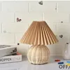 Lampade da tavolo Decorazione da comodino Lampada da scrivania Rattan coreano vintage per camera da letto Soggiorno Luce Home Deco USB Pieghe creative