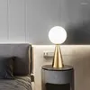 Bordslampor nordisk kon LED -lampa med glasskärmar guld svart modern rund skrivbord för sovrum sovrum kontorsstudier rum skrivbord