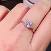 Кластерные кольца Moissanite 1 квадратный алмазный кольцо содержит 925 серебряного серебряного красивого цвета