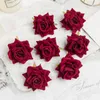 Fleurs décoratives 100 pièces mariage artificiel couronnes de noël soie Roses tête en gros accessoires de mariée liquidation décor à la maison