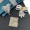 Broches de luxe, broches à pompon en cristal clignotant, rangée de perles, Corsage, strass, costume, Cardigan, accessoires bijoux